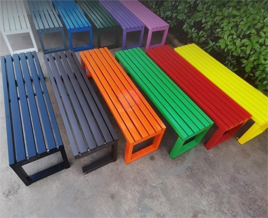 Commercial Grade Black Metal Slatted Outdoor Bench – Heavy-Duty All-Weather Seating for Parks, Industrial Yards & Urban Plazas